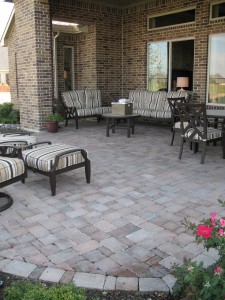 outdoorpaverdesigns_backyard_patio   