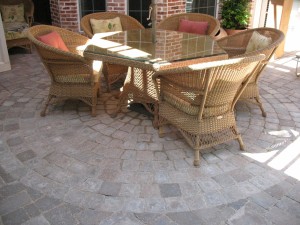 outdoorpaverdesigns_patio_with_table    
