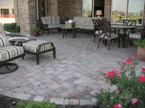 outdoorpaverdesigns_patios_w_table   